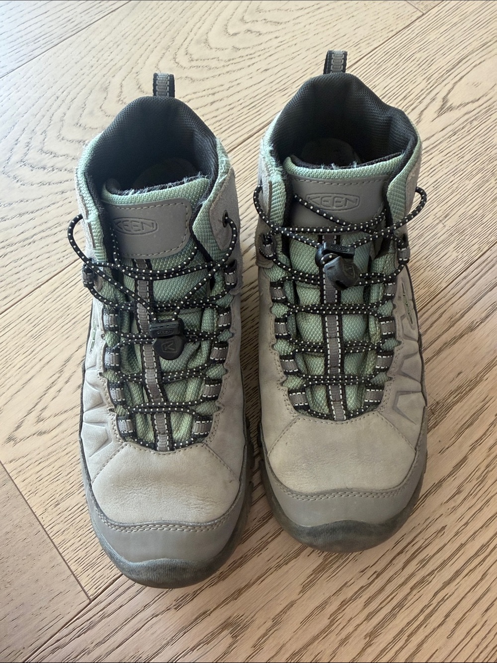 KEEN Kids Targhee IV Mid Waterproof Hiking Boots Grey and Sage Size 4